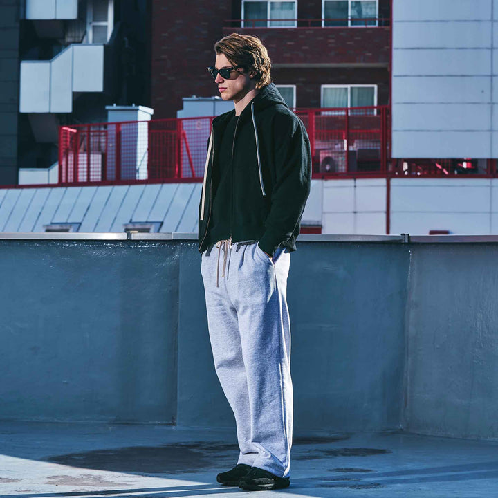 GSC「02 SWEATPANTS」グレー　モデル着用