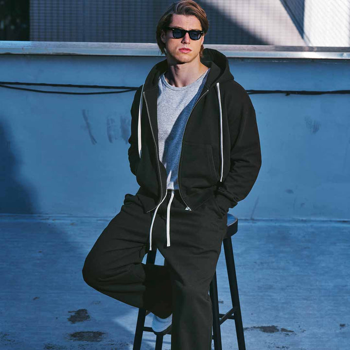 GSC「01 ZIP HOODIE」ブラック　着用モデル