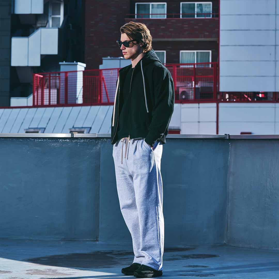 GSC「01 ZIP HOODIE」ブラック 着用モデル