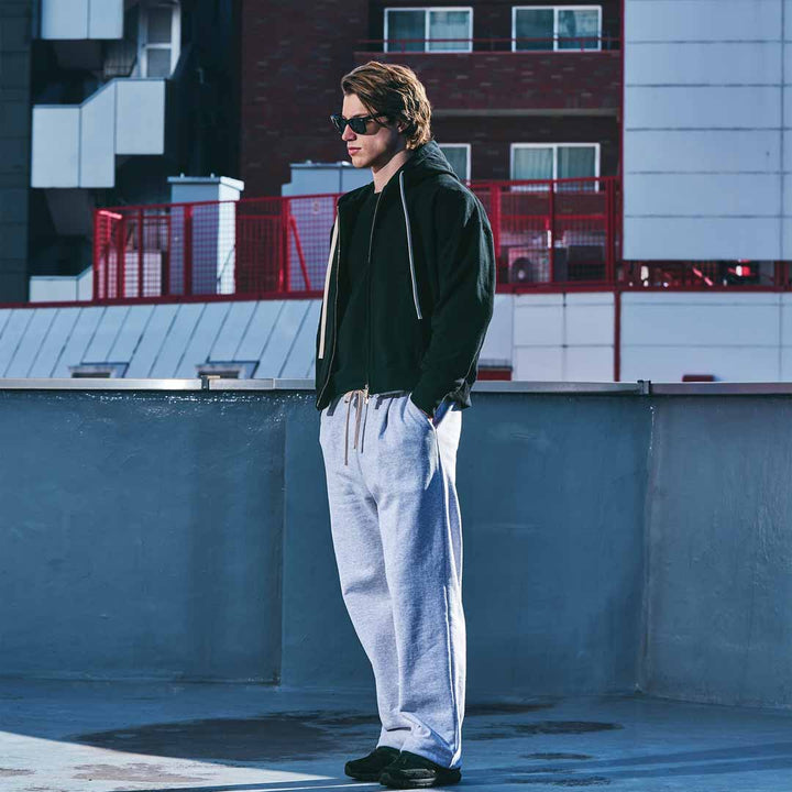 GSC「01 ZIP HOODIE」ブラック 着用モデル