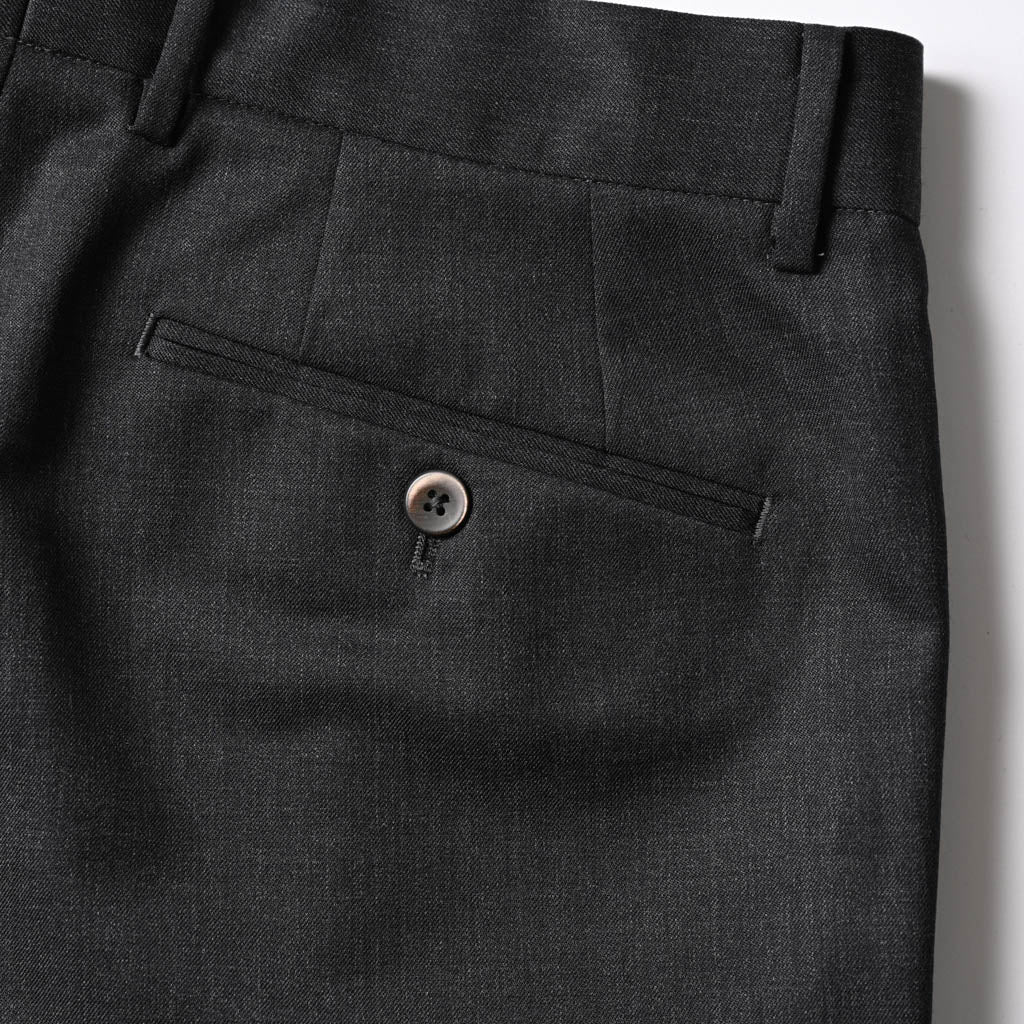 大人ON/OFF スラックス「LIBRA MILANO(リブラ ミラノ)」物カット　バックポケット　ディテール