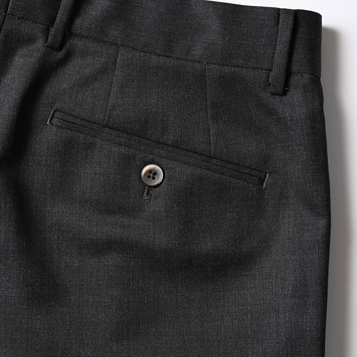 大人ON/OFF スラックス「LIBRA MILANO(リブラ ミラノ)」物カット　バックポケット　ディテール