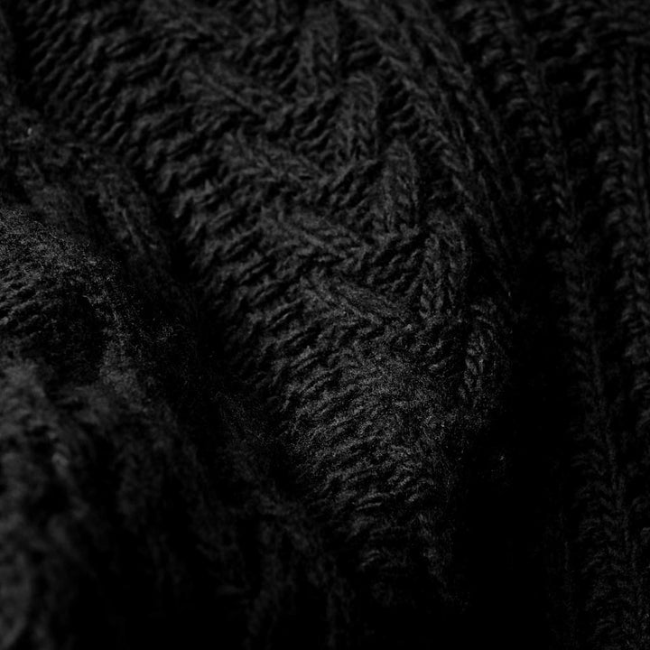 モダンケーブルニット「CROWN(クラウン)」ブラック　生地寄り　ディテール