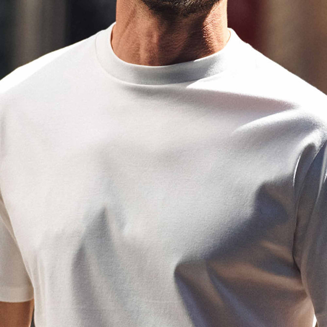 ドレスTシャツ「LEO SNUG」モデル着用　ディテールカット