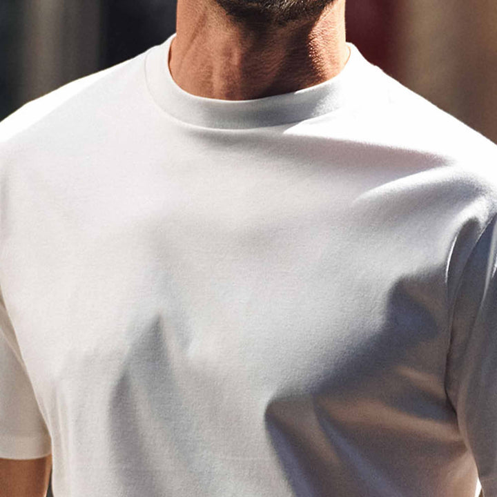 ドレスTシャツ「LEO SNUG」モデル着用　ディテールカット