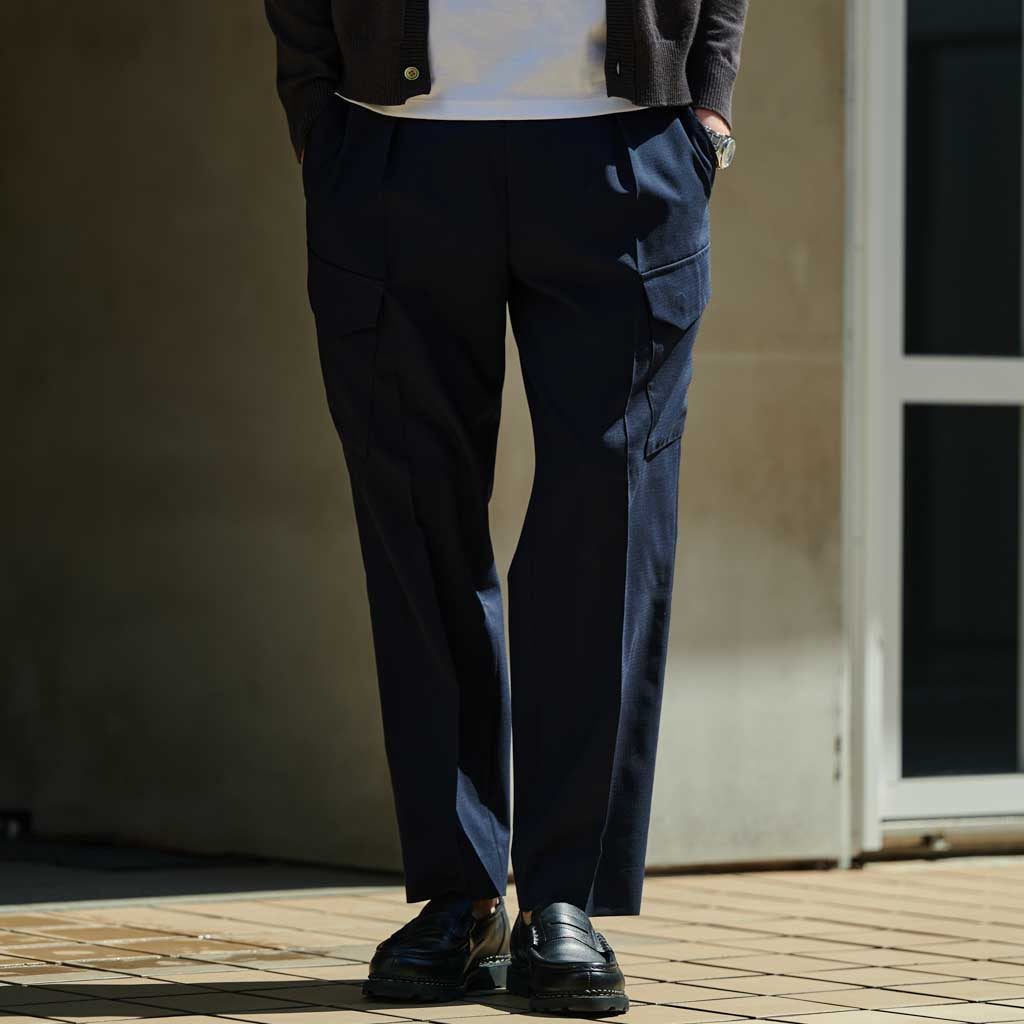 カーゴスラックス「LIBRA CARGO No.4(リブラ カーゴ No.4)」フロント　モデル着用　ディテール