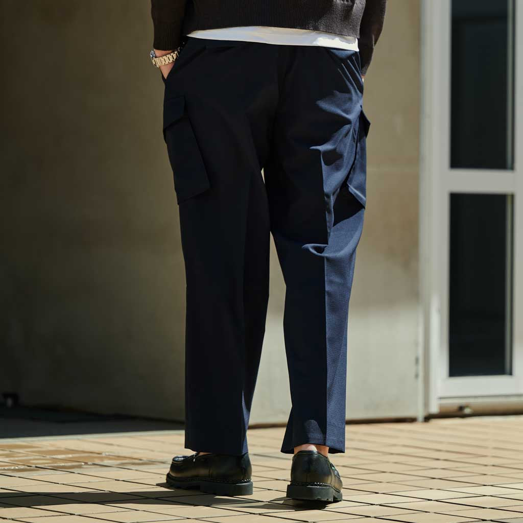 カーゴスラックス「LIBRA CARGO No.4(リブラ カーゴ No.4)」ネイビー　モデル着用　ディテール