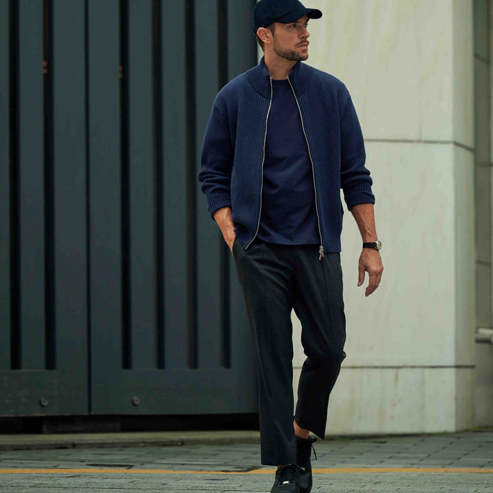 大人ON/OFF スラックス「LIBRA MILANO(リブラ ミラノ)」着用モデルカット