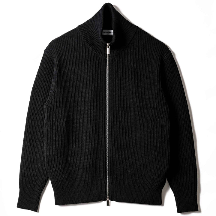 “俺たち”の都会派モダンニット「THE WOOSTER DRIVERS KNIT(ザ ウースター ドライバーズ ニット)」