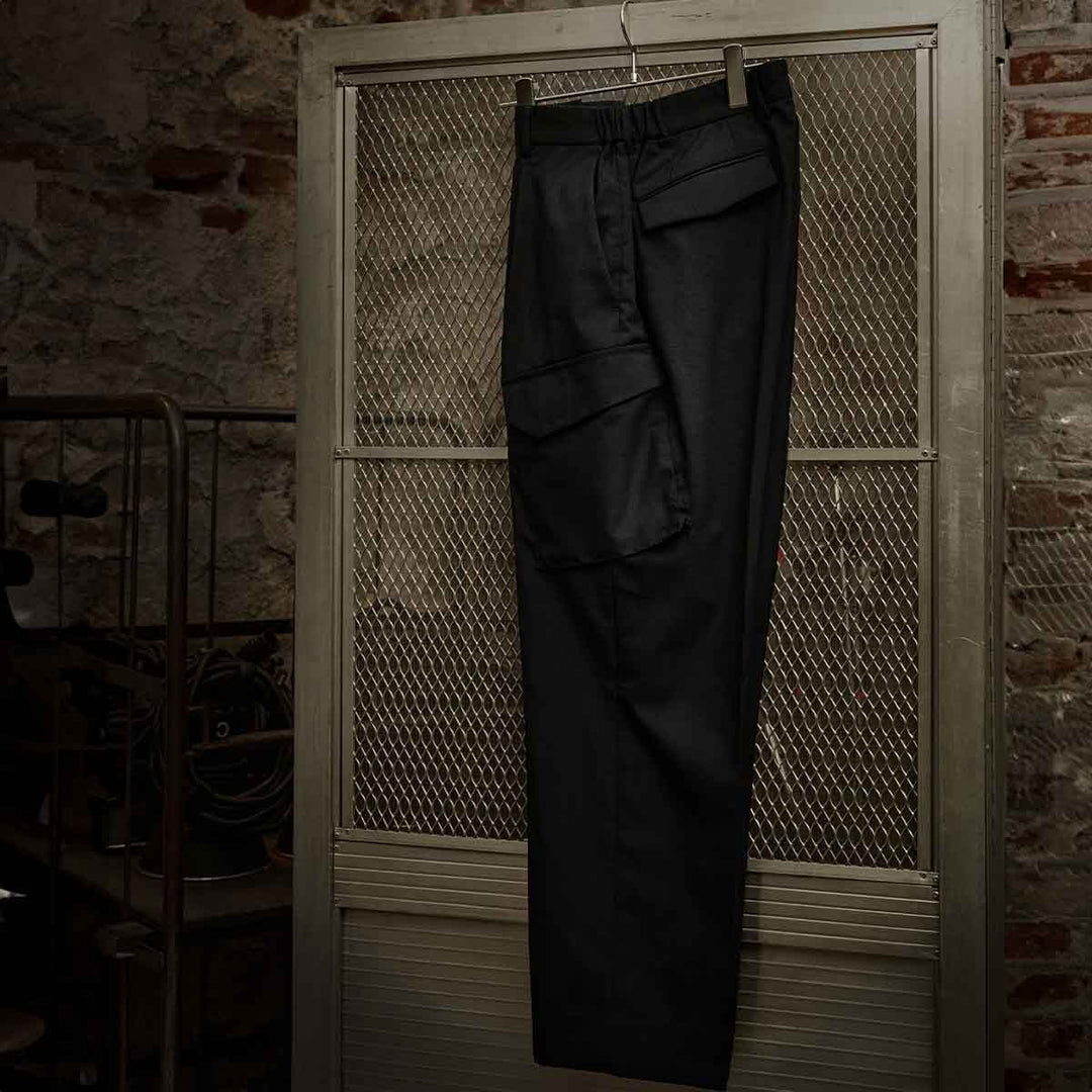 カーゴスラックス「LIBRA CARGO No.4(リブラ カーゴ No.4)」ブラック　物カット