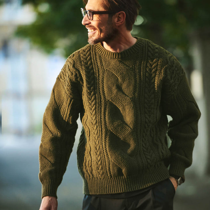 モダンケーブルニット「CROWN(クラウン)」オリーブ　着用モデル