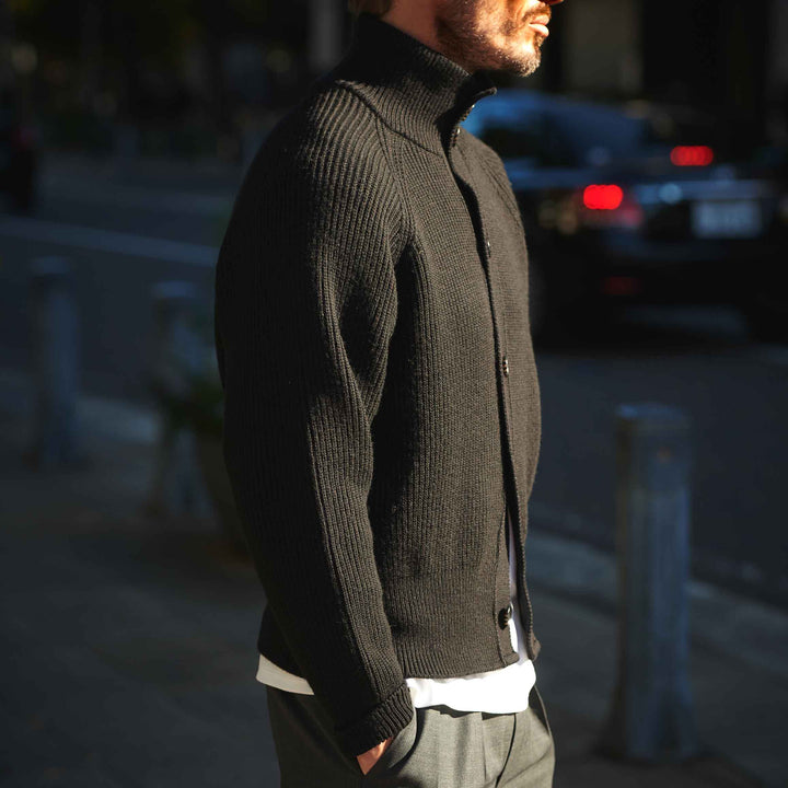 ショート丈ニットブルゾン「K-9(ケーナイン)」ブラック　サイド　ディテール