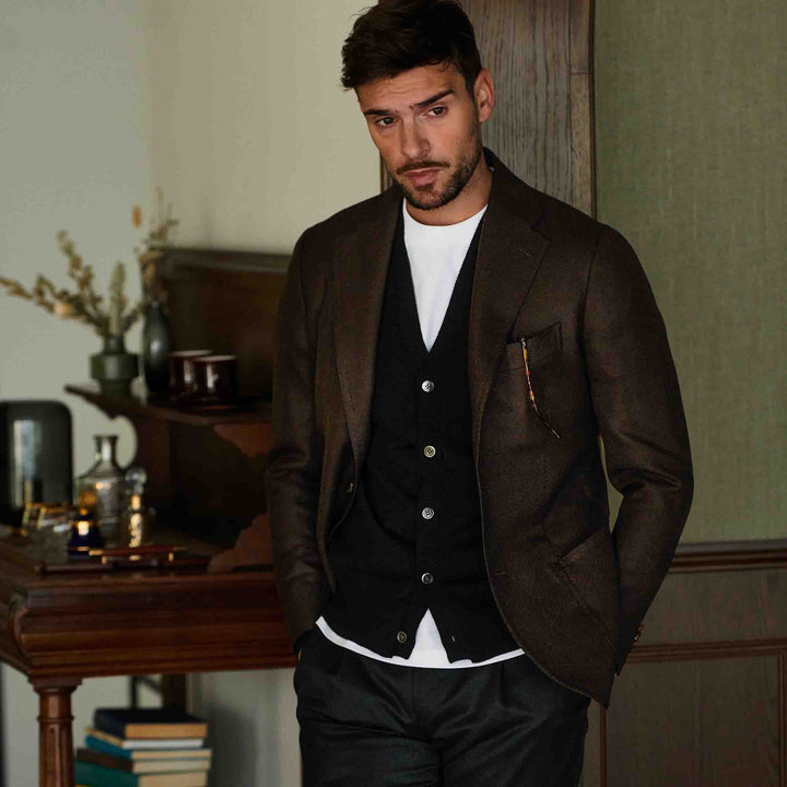 ワイドVネックカーディガン「ROY(ロイ)」ブラック　着用モデル