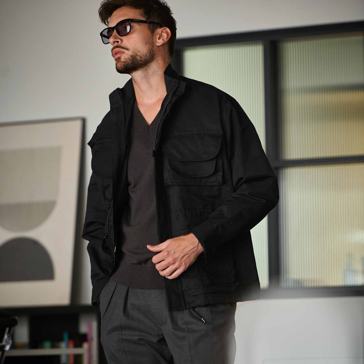 ワイドVネックセーター「BILL(ビル)」着用モデルカット