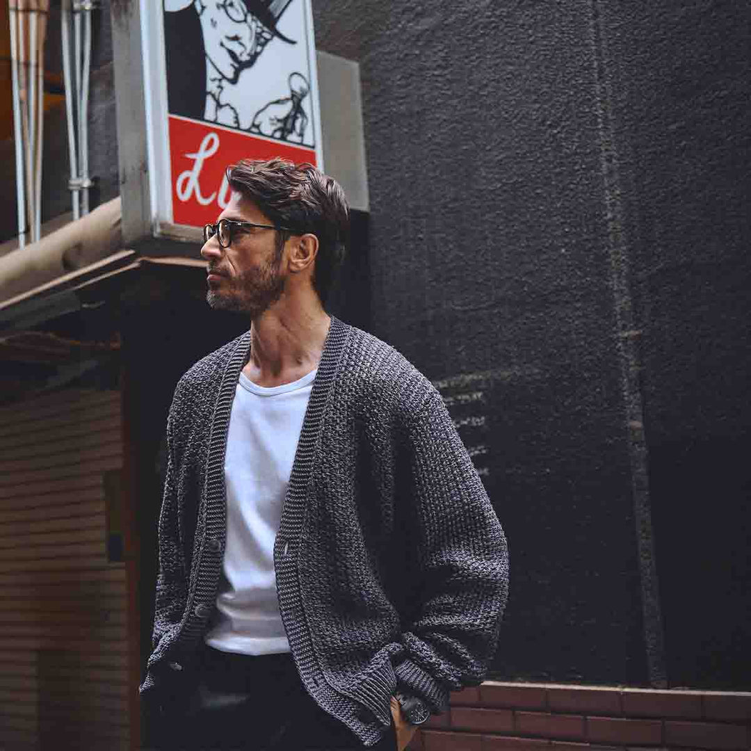 ザク編みカーディガン「ZEN(ゼン)」グレー　着用モデル　ディテール