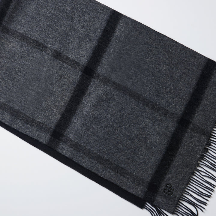 一本二役の着回し力！リバーシブル大判ストール「HERZ(ヘルツ)」