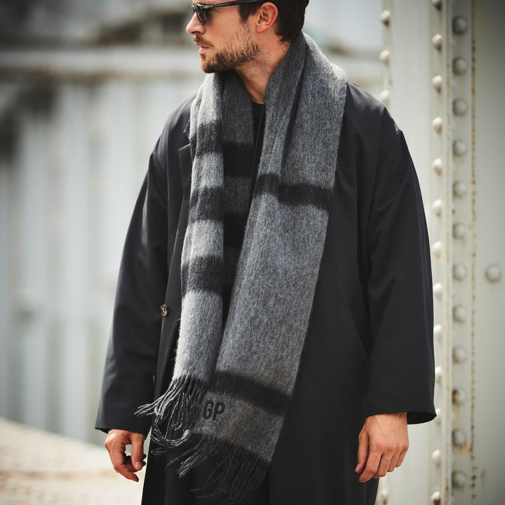 一本二役の着回し力！リバーシブル大判ストール「HERZ(ヘルツ)」