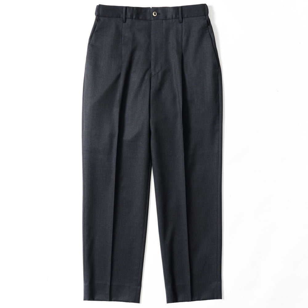 軽妙洒脱なラインを描くセミワイドスラックス「LIBRA PARIS(リブラ パリ)」