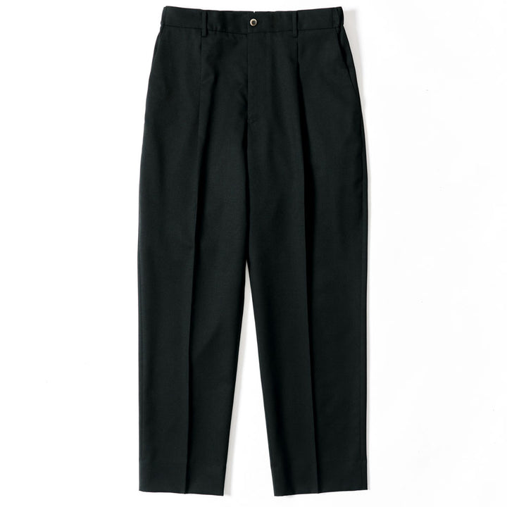 軽妙洒脱なラインを描くセミワイドスラックス「LIBRA PARIS(リブラ パリ)」