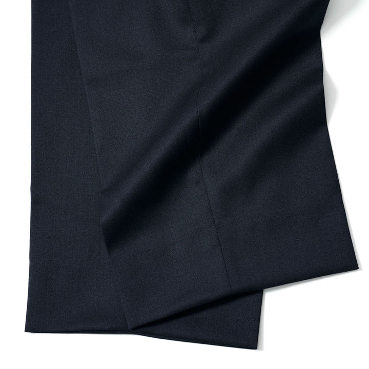 軽妙洒脱なラインを描くセミワイドスラックス「LIBRA PARIS(リブラ パリ)」